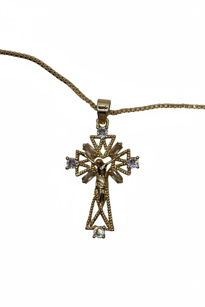 Collares elegantes con diseño de cruces