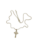 Collares elegantes con diseño de cruces
